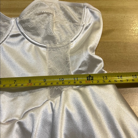 Elegant White Satin Short Slip Lace Dress. Medium Slim - Picture 5 of 6